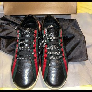 Gucci color black size 7 for girls